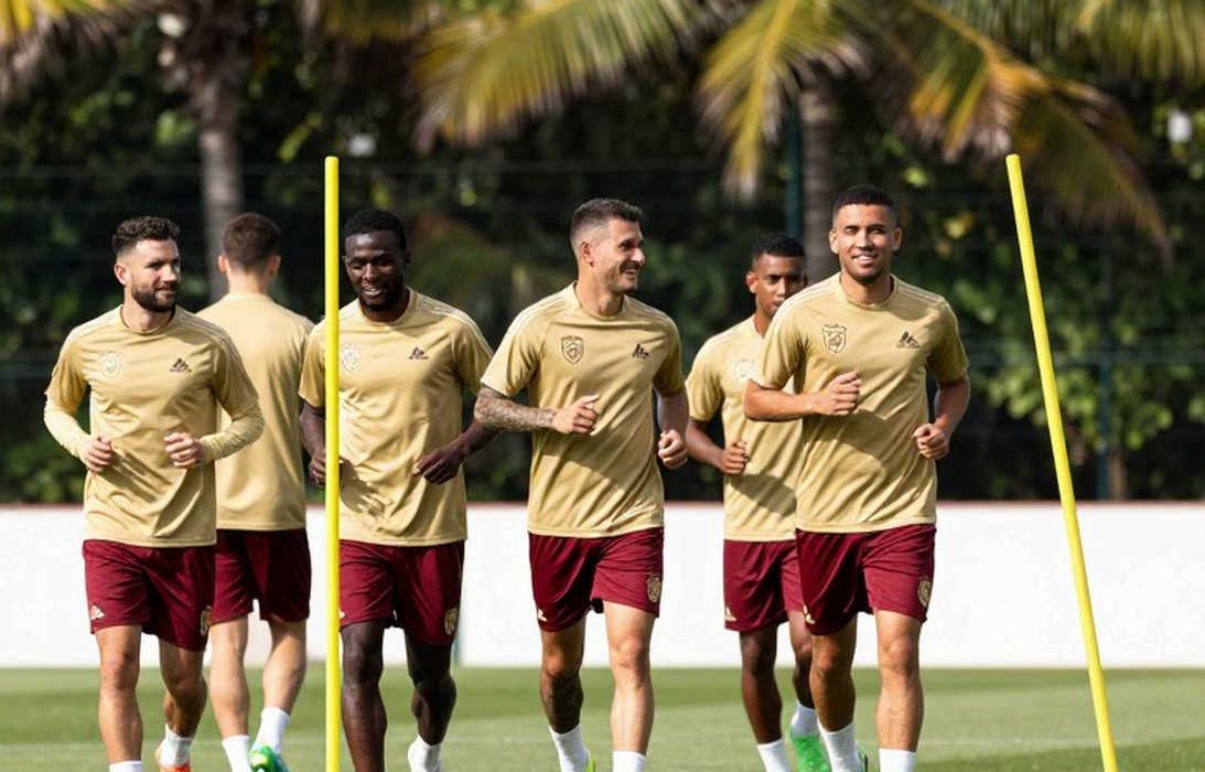 Karetsas trở lại sân tập sau biến cố Champions League: 34,6 triệu đô và khoảng trống chẩn đoán