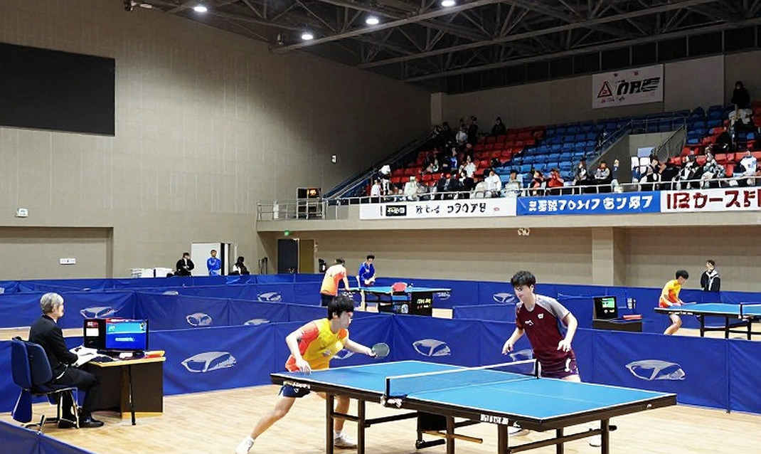 Chín chiều kích của một bản phân tích bóng bàn chuyên sâu, và cái đêm cả chín dòng đều trống